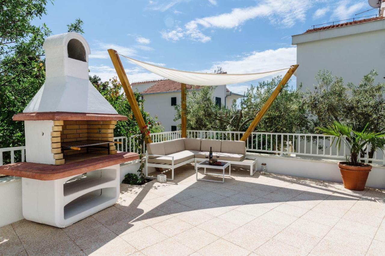 Apartments Villa Dalmatia Trogir Exterior photo