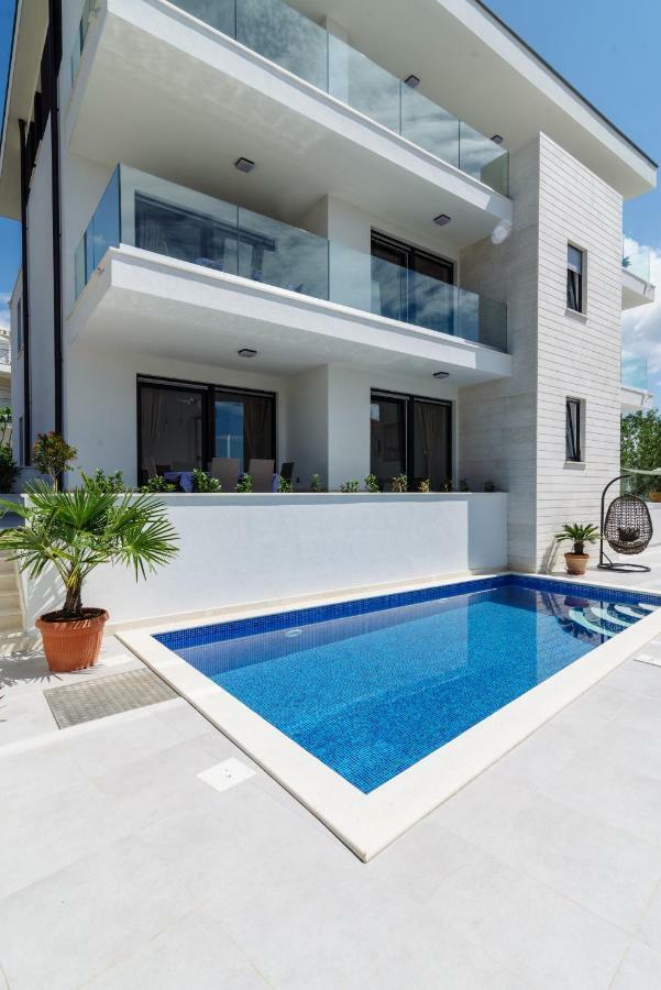 Apartments Villa Dalmatia Trogir Exterior photo