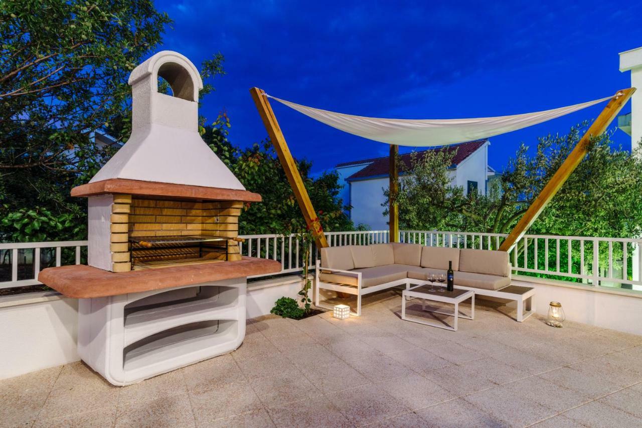 Apartments Villa Dalmatia Trogir Exterior photo