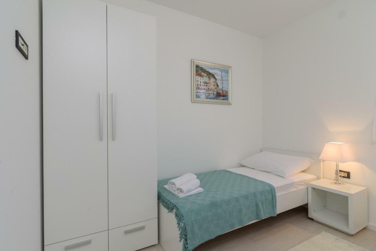 Apartments Villa Dalmatia Trogir Room photo